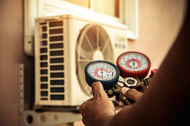 Professional Hvac technician working in Stanford, CA